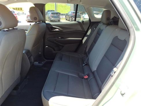 Used 2025 Chevrolet Trax ACTIV FWD image 8