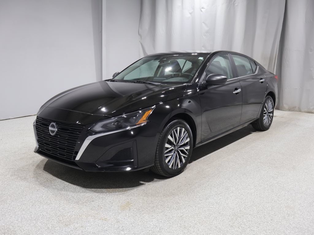 Used 2025 Nissan Altima 2.5 SV AWD/4WD image 5