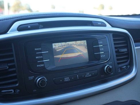 Used 2017 Kia Sorento LX image 22