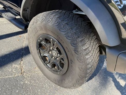 Used 2023 Ford Bronco Wildtrak image 9