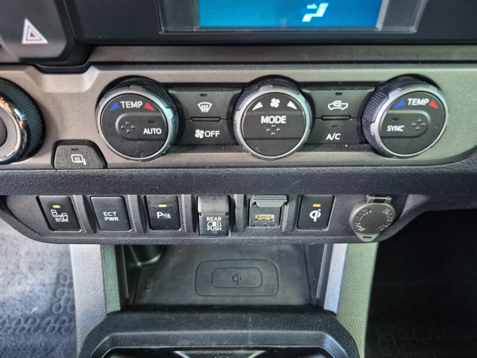 Used 2021 Toyota Tacoma TRD Off-Road w/ Technology Package AWD/4WD image 30
