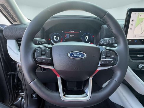 Used 2026 Ford Explorer Platinum w/ LUX Leather Package AWD/4WD image 11