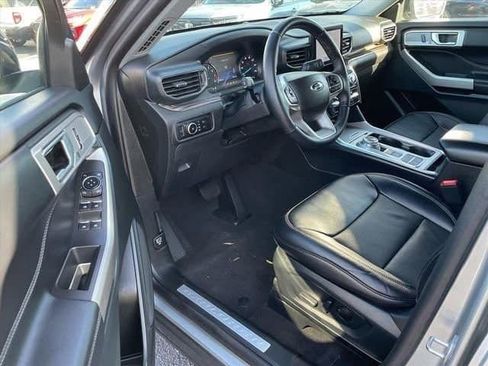 Used 2023 Ford Explorer Limited image 8