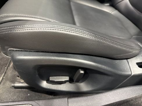 Used 2018 Jaguar XE Premium image 28