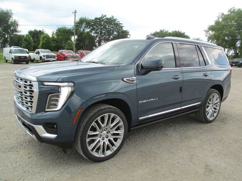 New 2026 GMC Yukon Denali w/ Denali Reserve Package AWD/4WD image 9