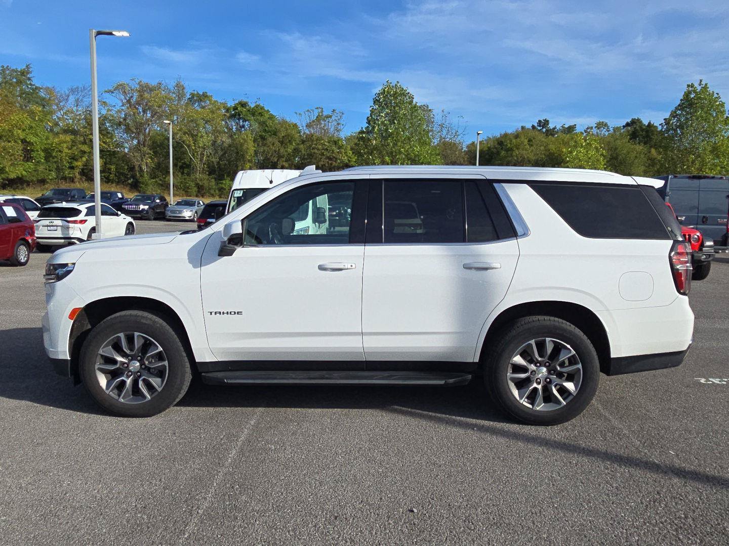 Used 2022 Chevrolet Tahoe LT w/ Luxury Package AWD/4WD image 4