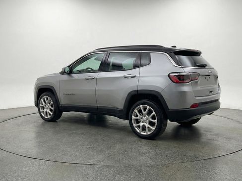 Used 2025 Jeep Compass Limited image 6