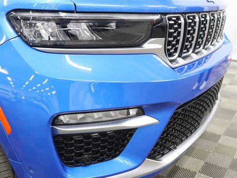 Used 2023 Jeep Grand Cherokee Summit AWD/4WD image 20