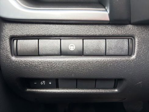 Used 2021 Nissan Rogue SV AWD/4WD image 16
