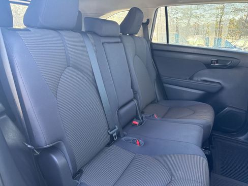 Used 2023 Toyota Highlander LE image 17