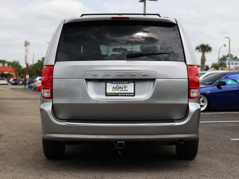 Used 2018 Dodge Grand Caravan SXT FWD image 11