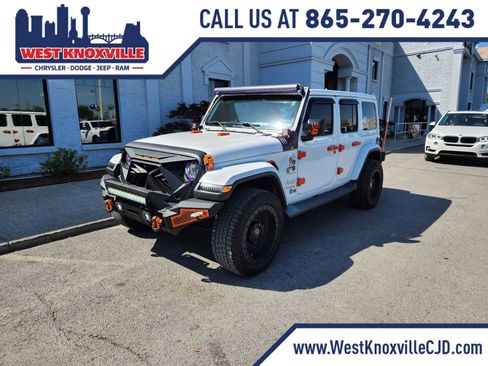 Used 2019 Jeep Wrangler Unlimited Sahara w/ Cold Weather Group AWD/4WD image 1
