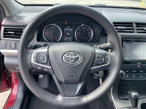 Used 2017 Toyota Camry SE w/ Moonroof Package FWD image 16