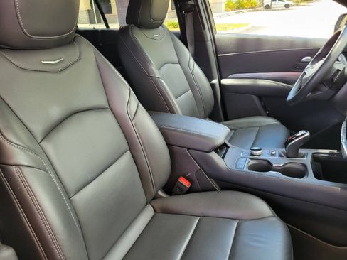 Used 2025 Cadillac XT4 Premium Luxury FWD image 10
