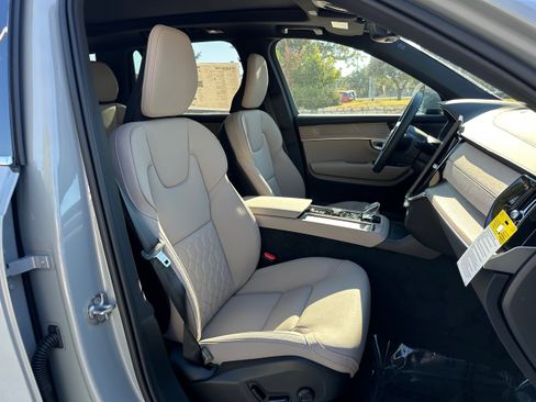 Used 2026 Volvo XC90 B6 Plus w/ Protection Package Premier AWD/4WD image 8