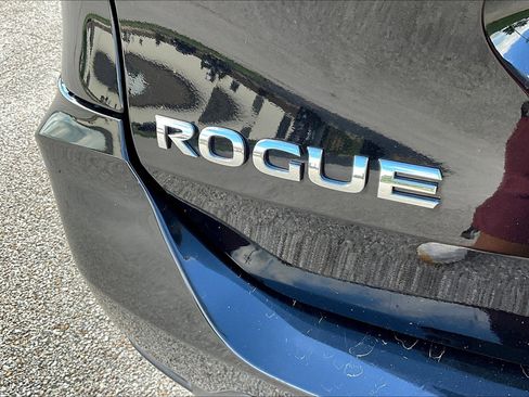 Used 2020 Nissan Rogue SV image 32