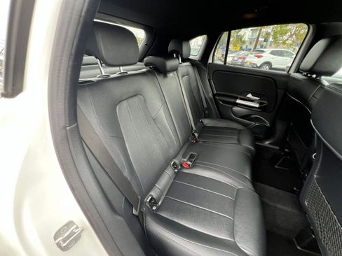 Used 2025 Mercedes-Benz GLA 250 4MATIC image 33
