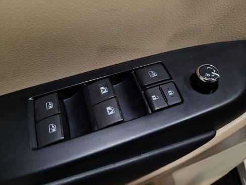 Used 2019 Toyota Highlander XLE AWD/4WD image 27