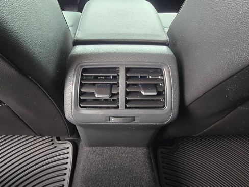 Used 2015 Volkswagen Golf TDI S FWD image 17