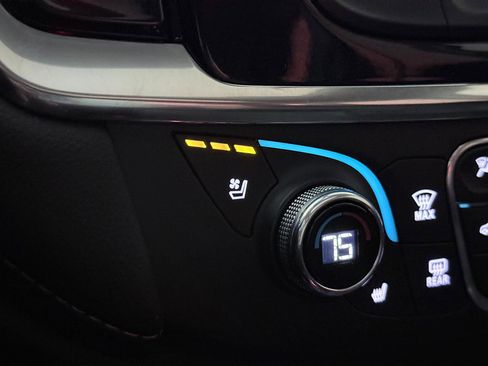 Used 2021 Chevrolet Traverse Premier image 37