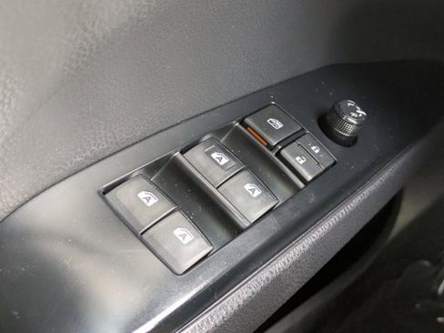 Used 2019 Toyota Camry L image 19