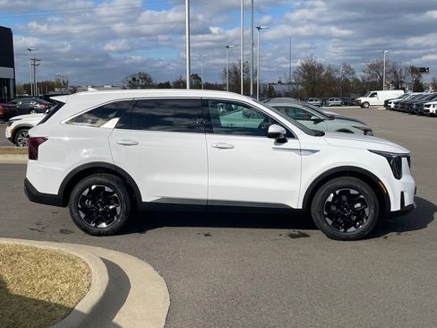 New 2026 Kia Sorento S image 8