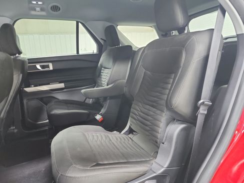 Used 2021 Ford Explorer XLT RWD image 11