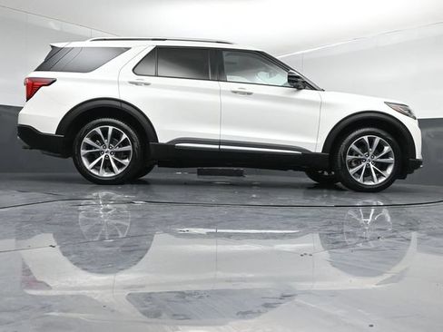 Certified 2025 Ford Explorer Platinum w/ Ultimate Package AWD/4WD image 46