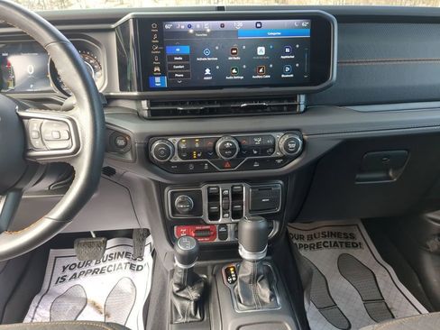 Used 2025 Jeep Gladiator Mojave w/ Convenience Group image 22