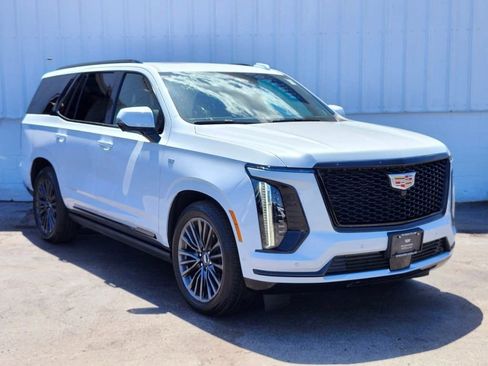 Certified 2026 Cadillac Escalade Platinum Sport w/ LPO, Floor Liner Package AWD/4WD image 7