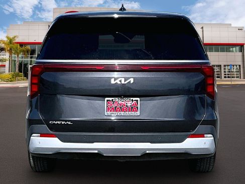 Used 2025 Kia Carnival LX image 4