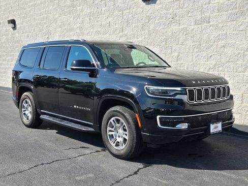 Used 2023 Jeep Wagoneer 4WD image 7