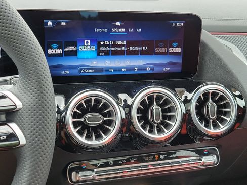 New 2025 Mercedes-Benz GLA 250 4MATIC image 13