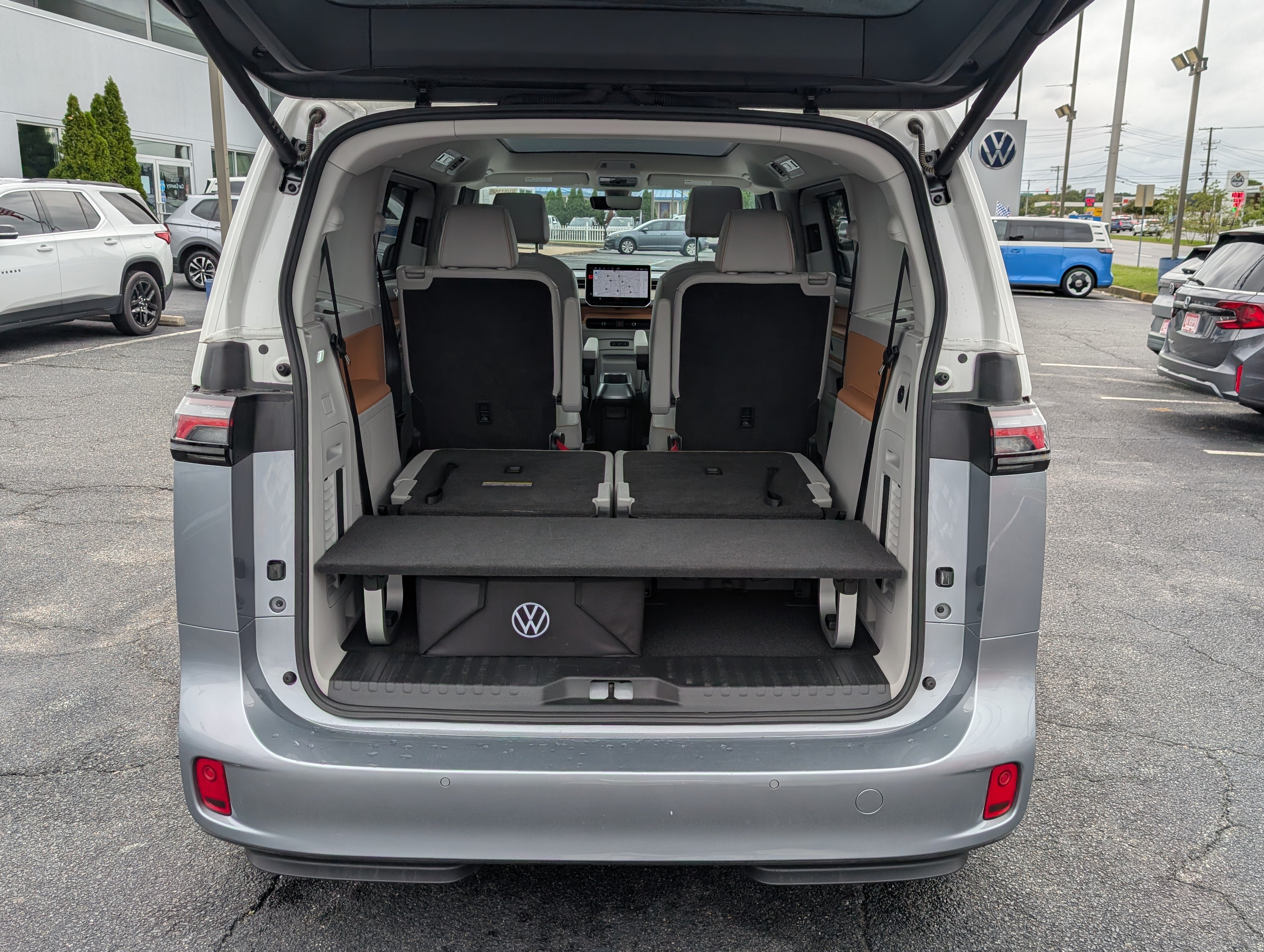 Used 2025 Volkswagen ID. Buzz 1st Edition AWD/4WD image 14