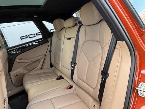 Used 2025 Porsche Macan image 41