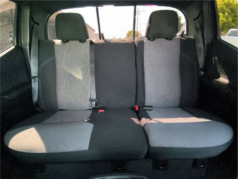 Used 2022 Toyota Tacoma TRD Off-Road w/ Technology Package RWD image 8