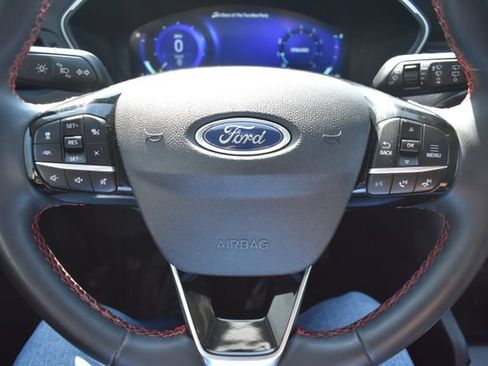 Used 2022 Ford Escape SEL w/ Technology Package AWD/4WD image 24