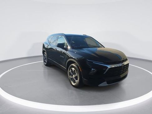 Used 2024 Chevrolet Blazer LT w/ Convenience Package FWD image 2