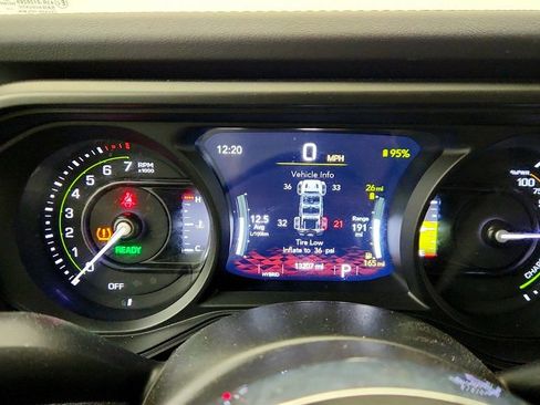 Used 2025 Jeep Wrangler Unlimited Sahara image 13