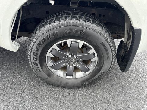 Used 2015 Nissan Frontier PRO-4X w/ Pro-4x Graphics Package AWD/4WD image 37