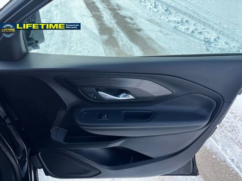 Used 2024 GMC Terrain SLT image 33