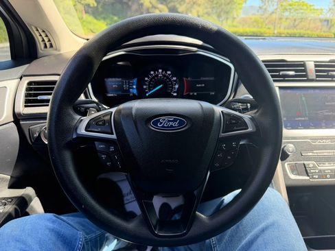 Used 2019 Ford Fusion SE image 19