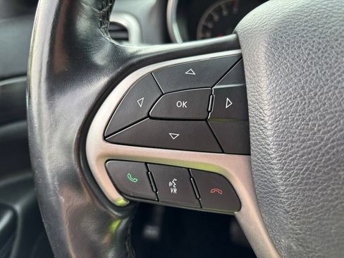 Used 2020 Jeep Grand Cherokee Laredo AWD/4WD image 24