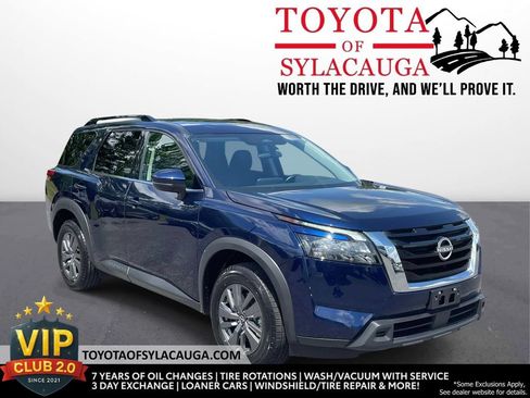 Used 2025 Nissan Pathfinder SV FWD image 1