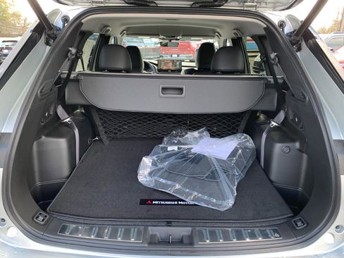 New 2025 Mitsubishi Outlander SE image 19