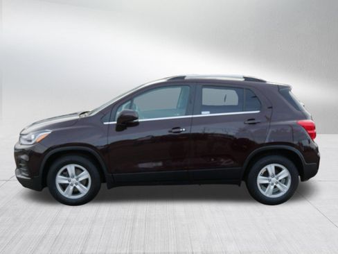 Used 2020 Chevrolet Trax LT w/ LT Convenience Package image 4