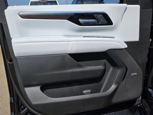 New 2025 Chevrolet Suburban Premier image 16