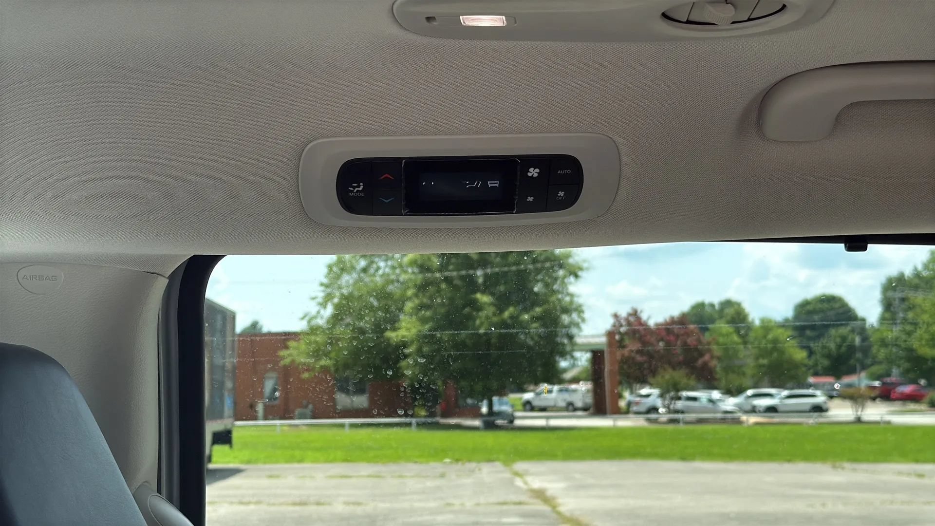 Used 2024 Chrysler Pacifica Touring-L FWD image 13