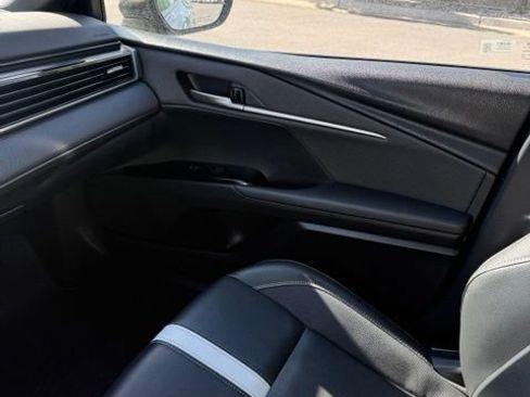 Used 2025 Toyota Camry SE w/ Convenience Package FWD image 31