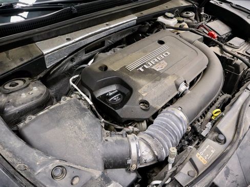 Used 2023 Cadillac XT4 Premium Luxury image 17